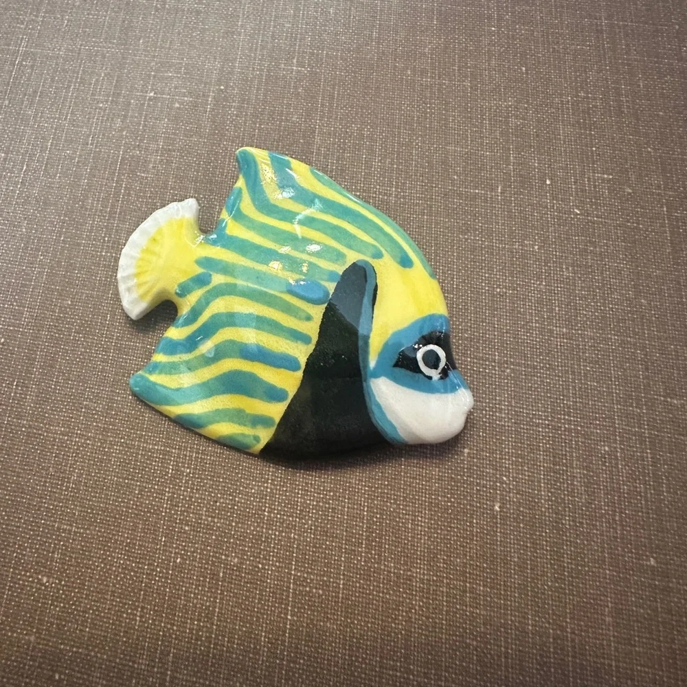 Vintage Palolo Products 1979 Hawaiian Ceramic Angelfish Pin